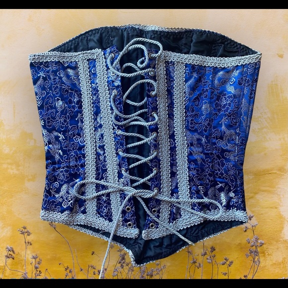 Corset. Chinese silk. Like Brenda new - Picture 3 of 4